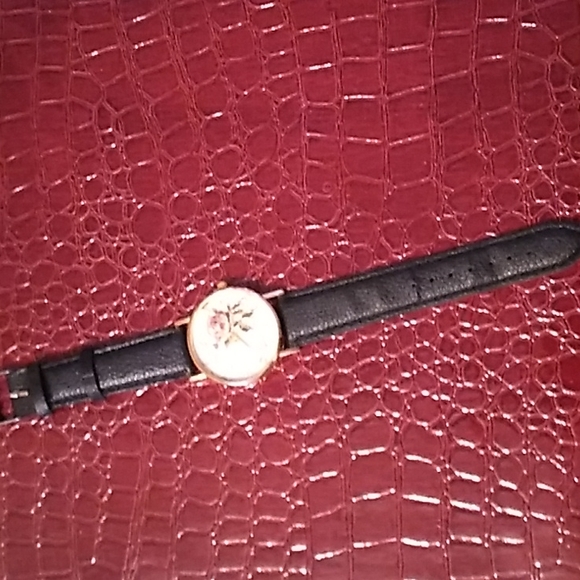 Rose Face Analog Leather Watch Black - Picture 2 of 6
